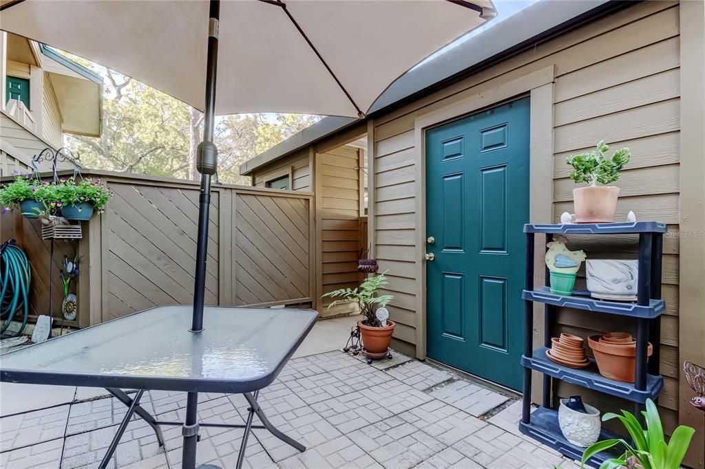 Active With Contract: $200,000 (1 beds, 1 baths, 893 Square Feet)