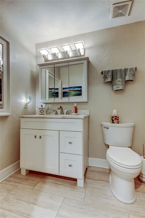 Active With Contract: $200,000 (1 beds, 1 baths, 893 Square Feet)