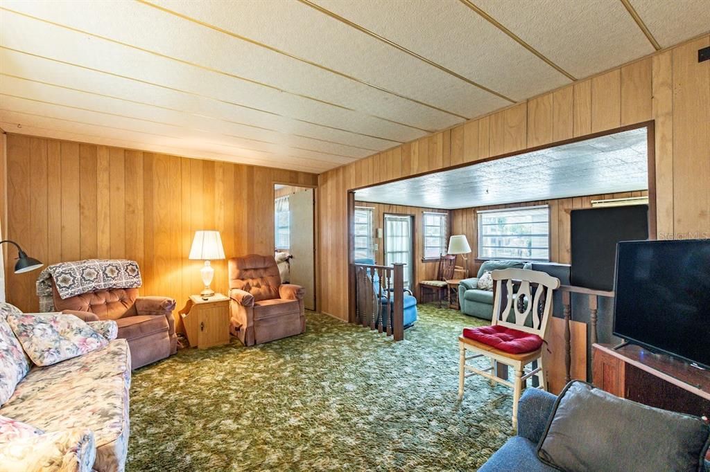 For Sale: $110,000 (2 beds, 1 baths, 848 Square Feet)