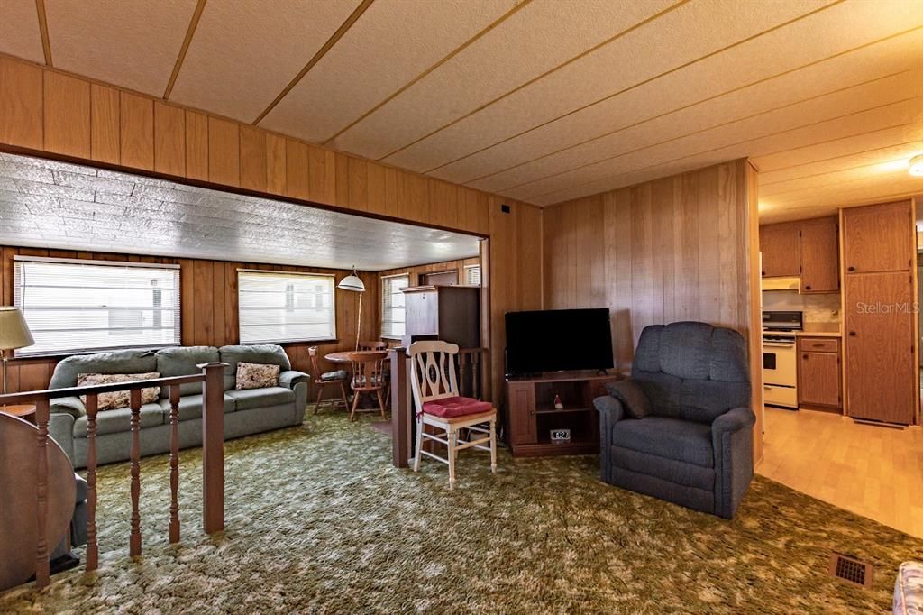 For Sale: $110,000 (2 beds, 1 baths, 848 Square Feet)