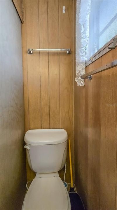 For Sale: $110,000 (2 beds, 1 baths, 848 Square Feet)
