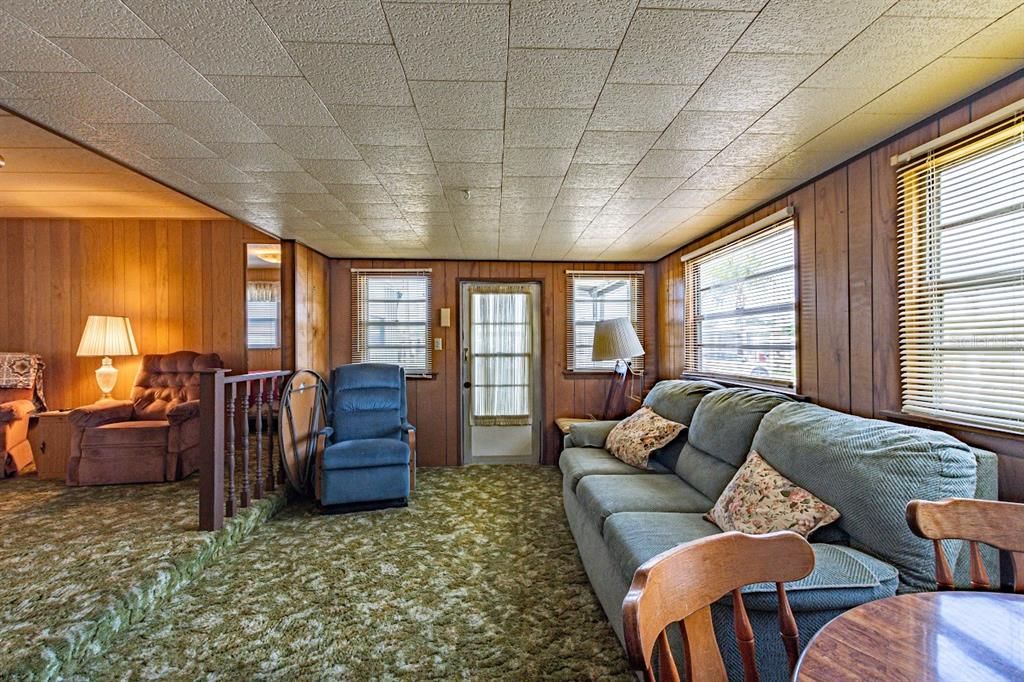 For Sale: $110,000 (2 beds, 1 baths, 848 Square Feet)