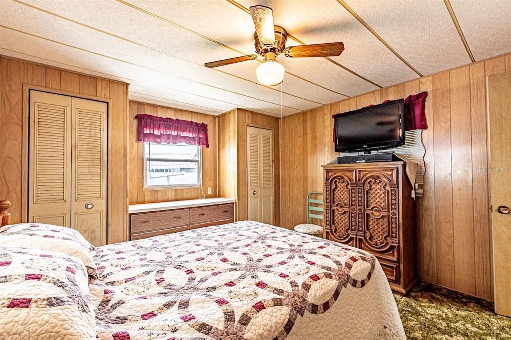 For Sale: $110,000 (2 beds, 1 baths, 848 Square Feet)