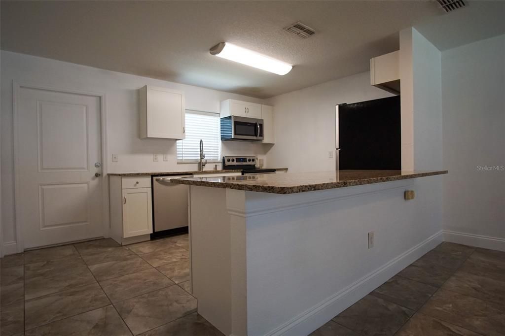 Active With Contract: $1,500 (2 beds, 2 baths, 962 Square Feet)