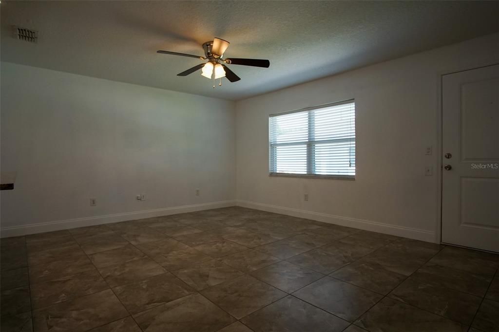 Active With Contract: $1,500 (2 beds, 2 baths, 962 Square Feet)