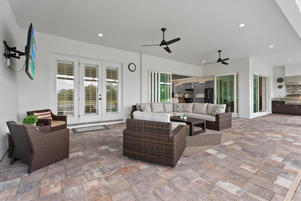 For Sale: $1,575,000 (4 beds, 3 baths, 2940 Square Feet)