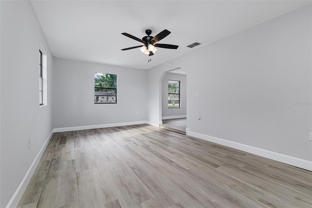 For Sale: $274,950 (3 beds, 1 baths, 1336 Square Feet)