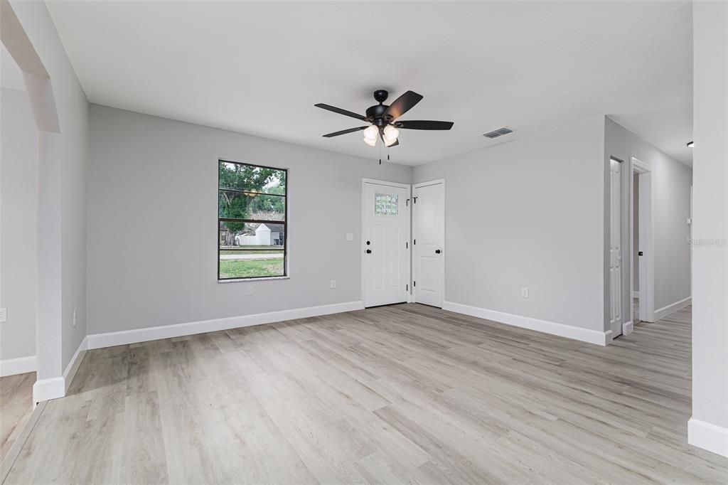 For Sale: $274,950 (3 beds, 1 baths, 1336 Square Feet)