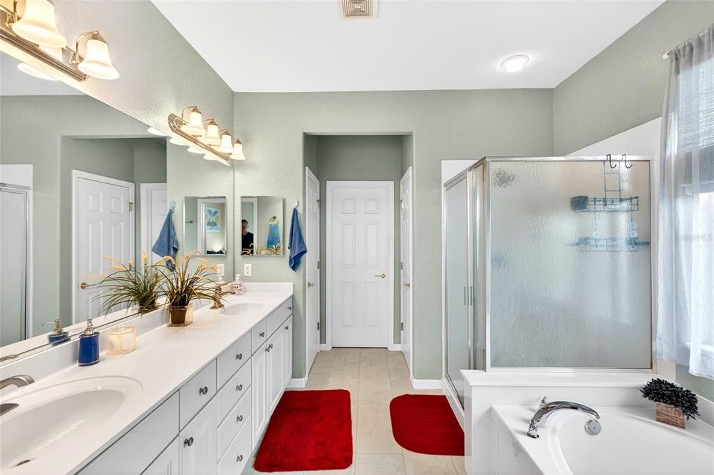 For Sale: $379,000 (2 beds, 2 baths, 1870 Square Feet)