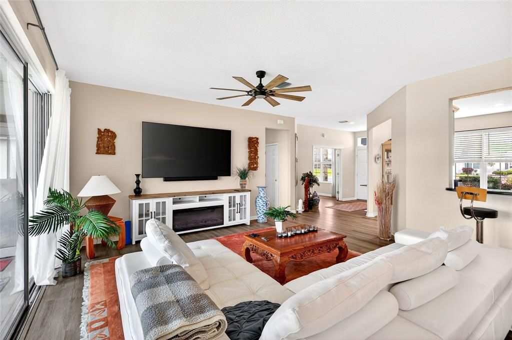 For Sale: $379,000 (2 beds, 2 baths, 1870 Square Feet)