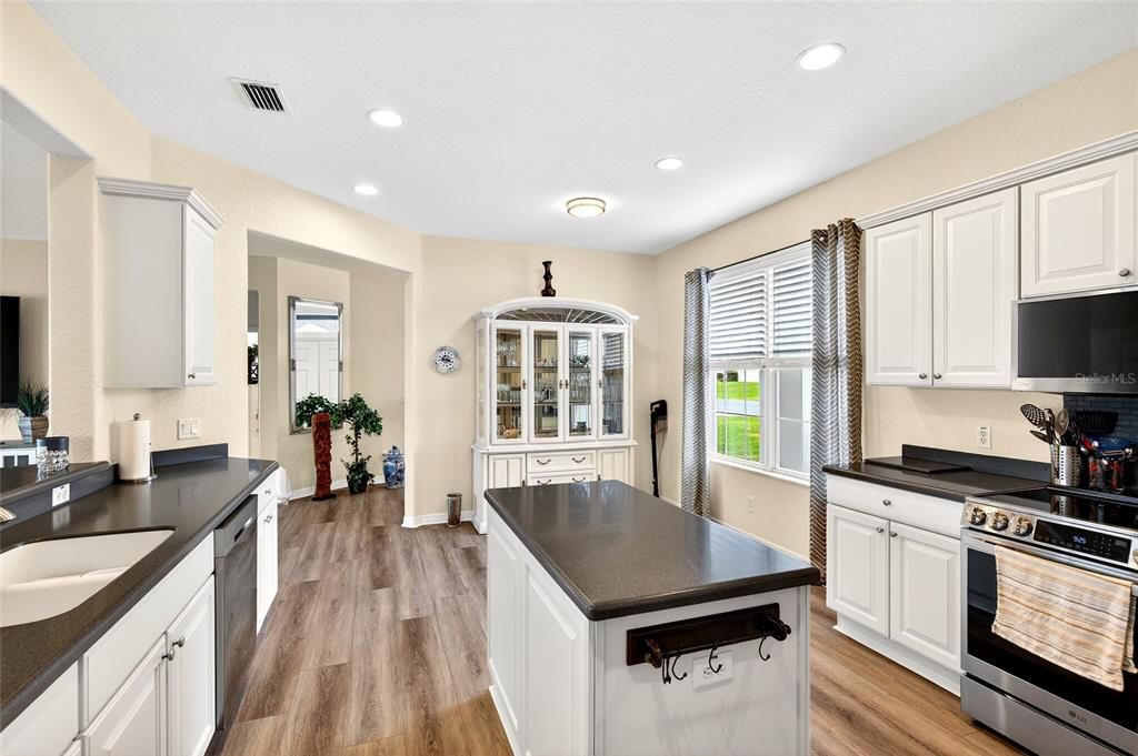 For Sale: $379,000 (2 beds, 2 baths, 1870 Square Feet)