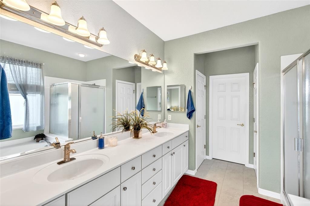 For Sale: $379,000 (2 beds, 2 baths, 1870 Square Feet)