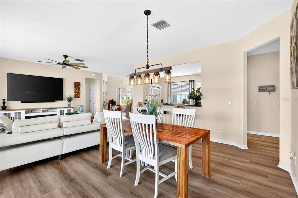 For Sale: $379,000 (2 beds, 2 baths, 1870 Square Feet)