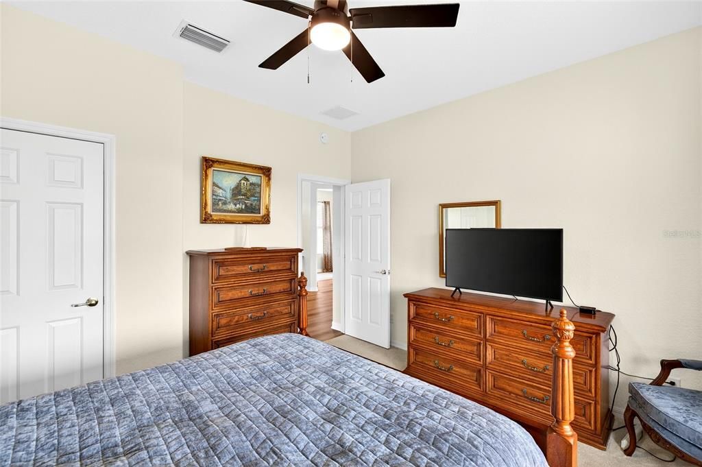 For Sale: $379,000 (2 beds, 2 baths, 1870 Square Feet)