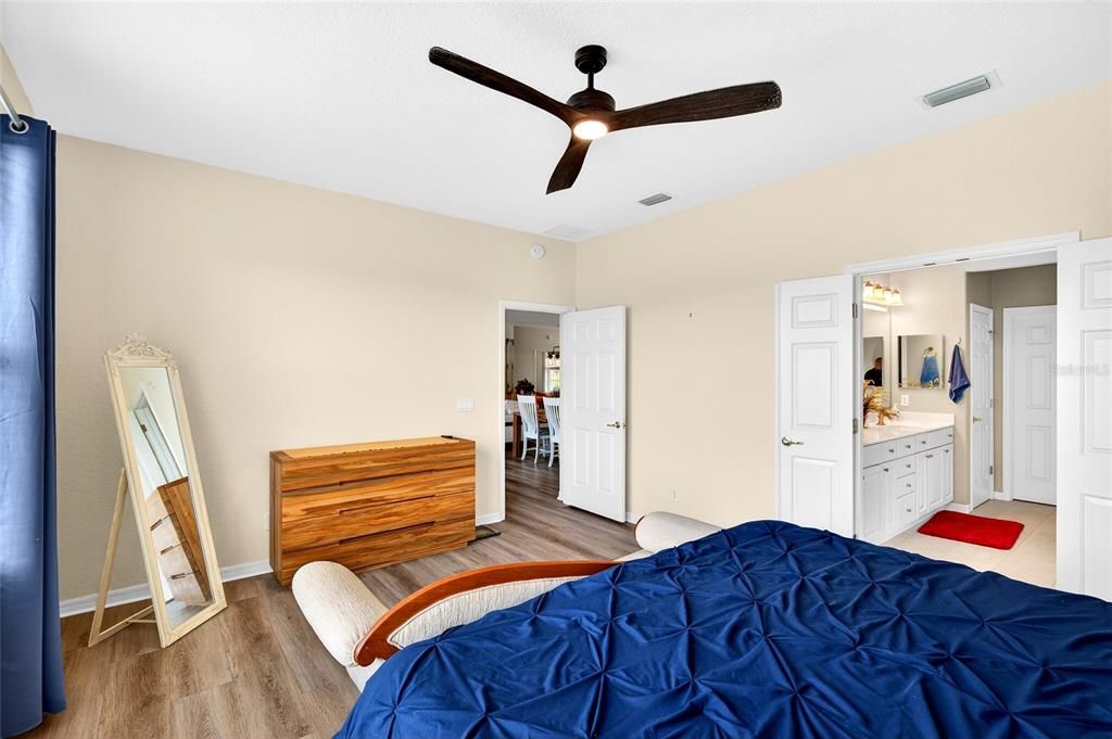 For Sale: $379,000 (2 beds, 2 baths, 1870 Square Feet)