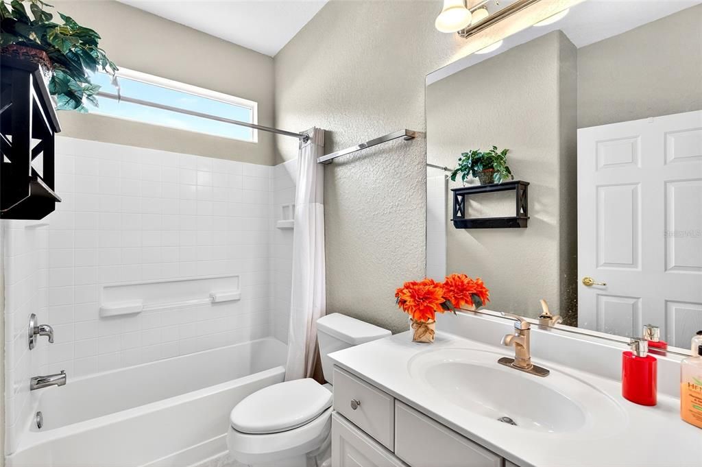 For Sale: $379,000 (2 beds, 2 baths, 1870 Square Feet)
