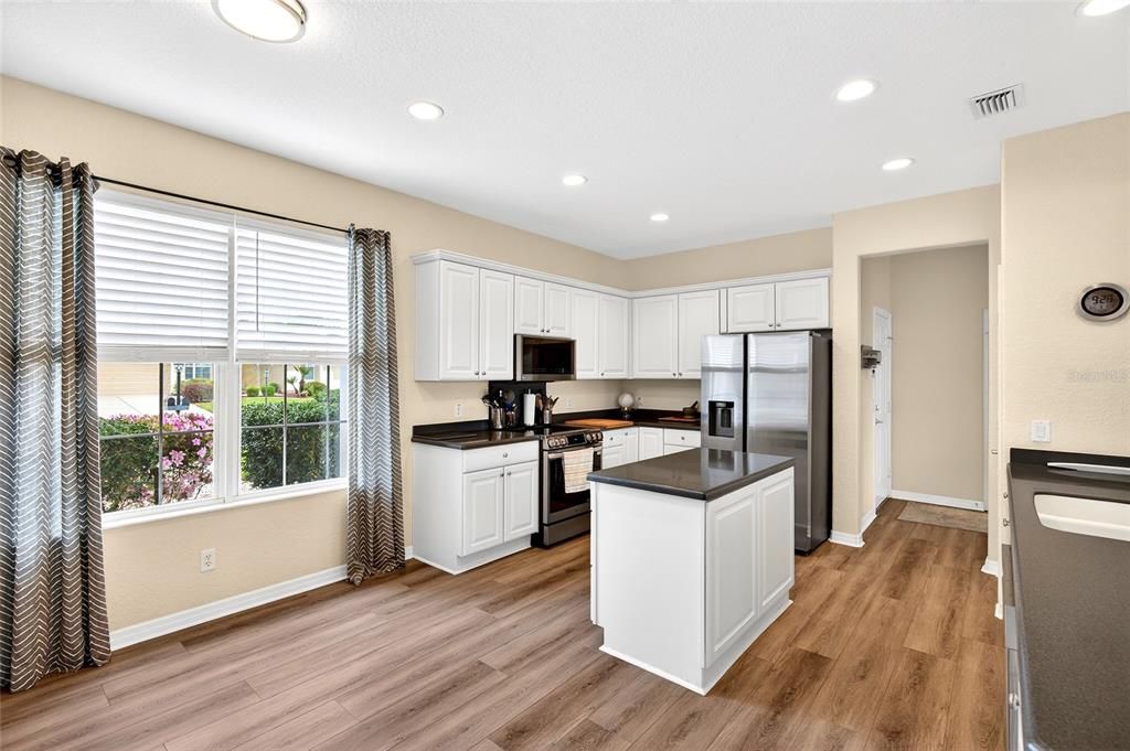 For Sale: $379,000 (2 beds, 2 baths, 1870 Square Feet)