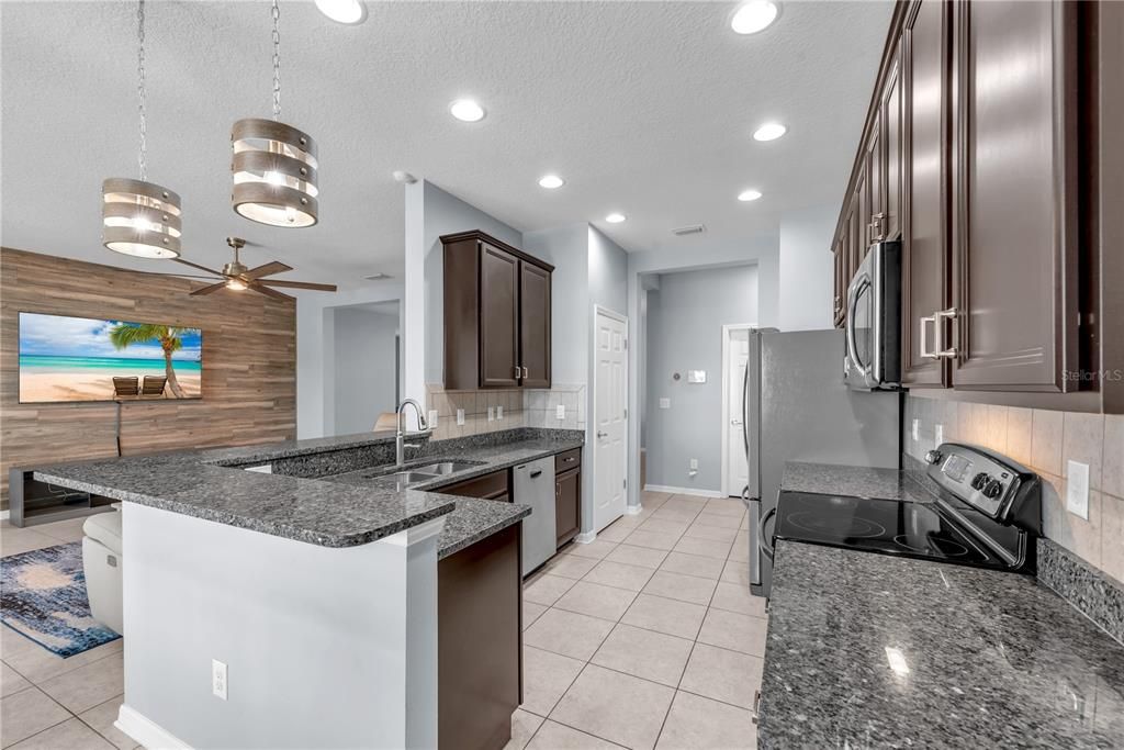 На продажу: $579,900 (4 спален, 3 ванн, 2505 Квадратных фут)