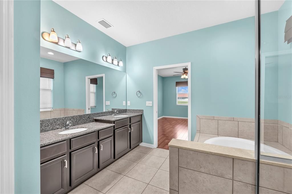 На продажу: $579,900 (4 спален, 3 ванн, 2505 Квадратных фут)