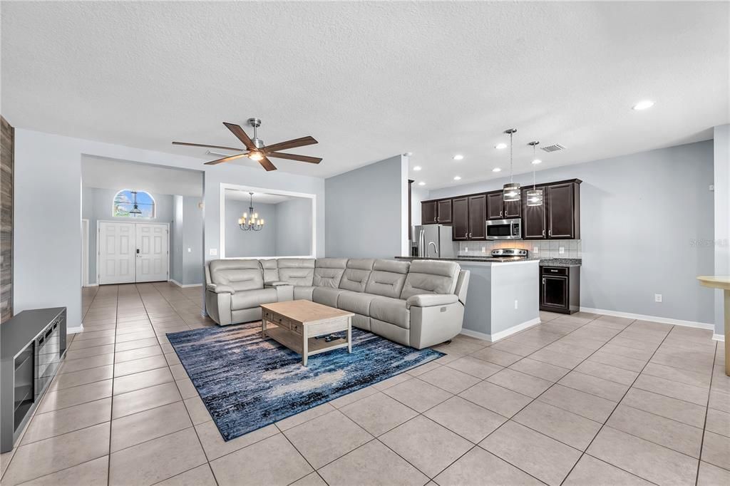 На продажу: $579,900 (4 спален, 3 ванн, 2505 Квадратных фут)