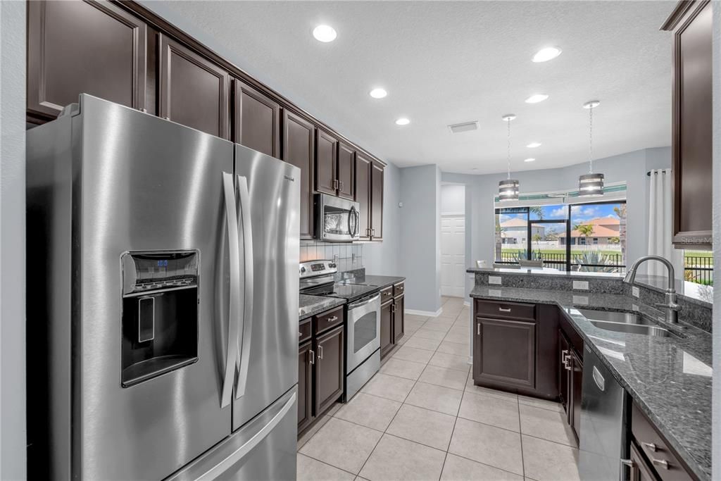 На продажу: $579,900 (4 спален, 3 ванн, 2505 Квадратных фут)