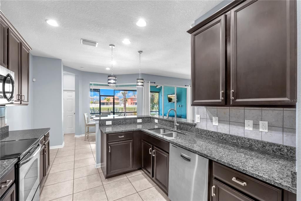 На продажу: $579,900 (4 спален, 3 ванн, 2505 Квадратных фут)