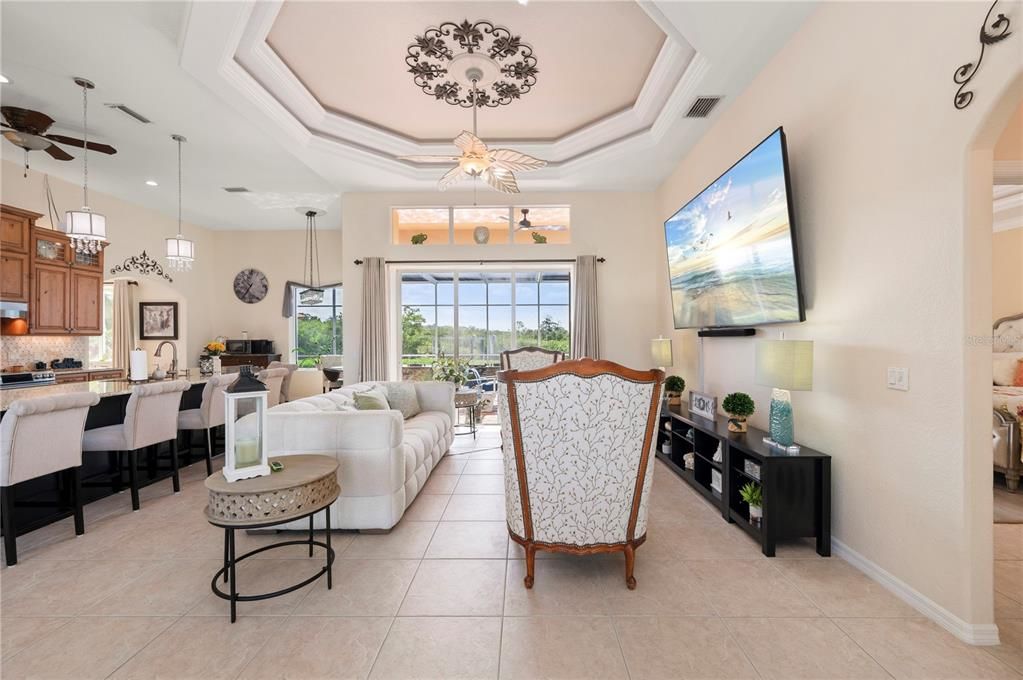 En Venta: $899,000 (3 camas, 3 baños, 2751 Pies cuadrados)