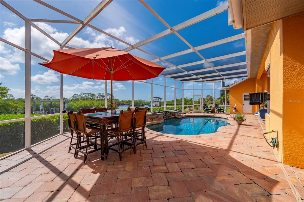 En Venta: $899,000 (3 camas, 3 baños, 2751 Pies cuadrados)