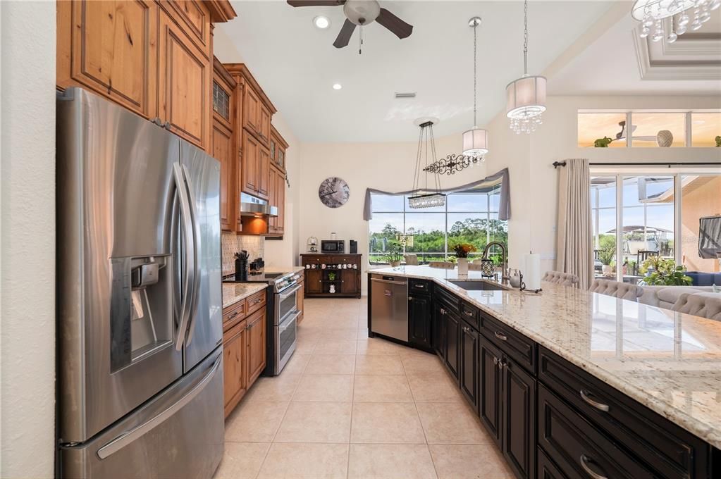 En Venta: $899,000 (3 camas, 3 baños, 2751 Pies cuadrados)