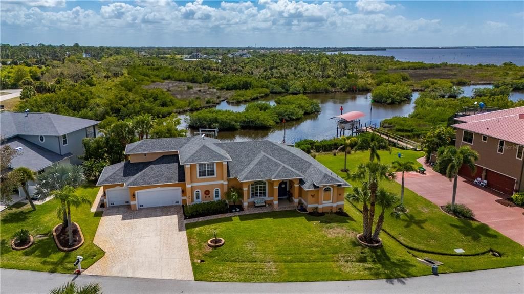 En Venta: $899,000 (3 camas, 3 baños, 2751 Pies cuadrados)