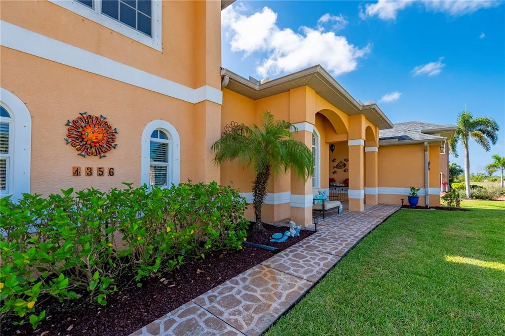 En Venta: $899,000 (3 camas, 3 baños, 2751 Pies cuadrados)