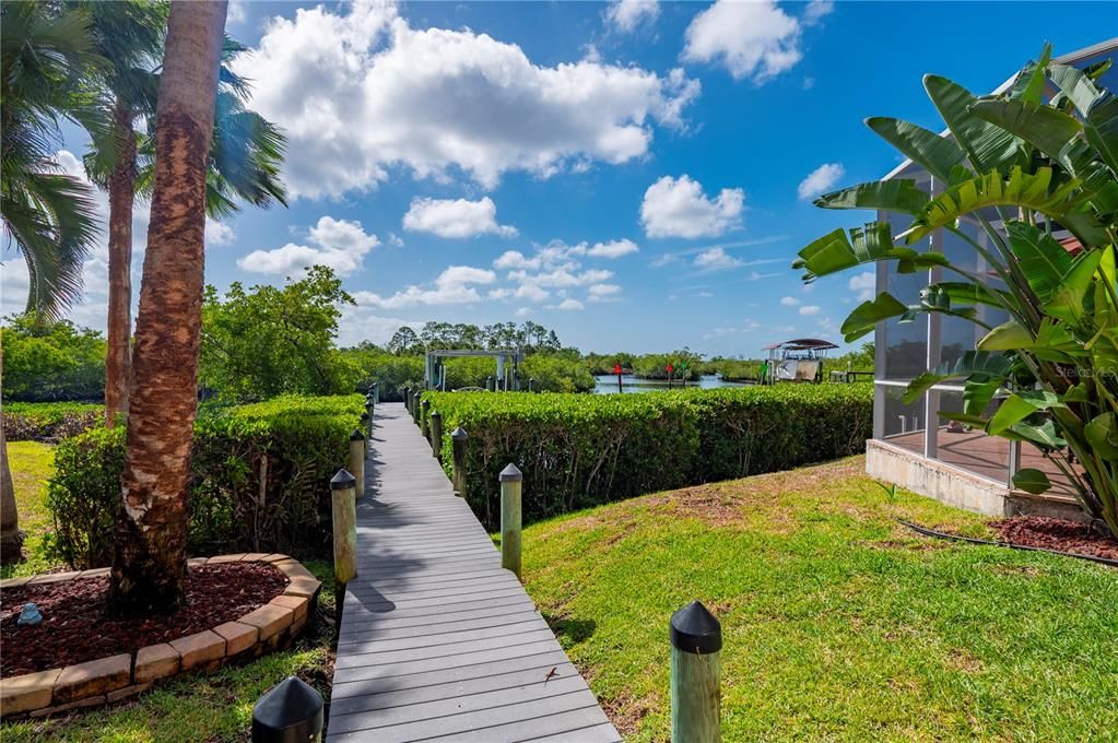 En Venta: $899,000 (3 camas, 3 baños, 2751 Pies cuadrados)