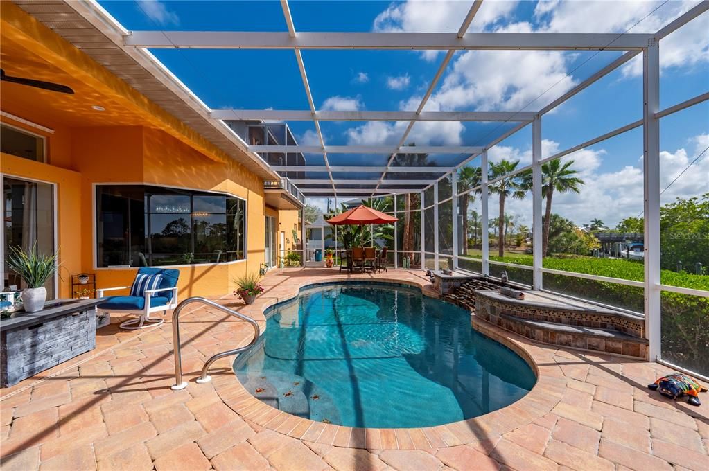 En Venta: $899,000 (3 camas, 3 baños, 2751 Pies cuadrados)