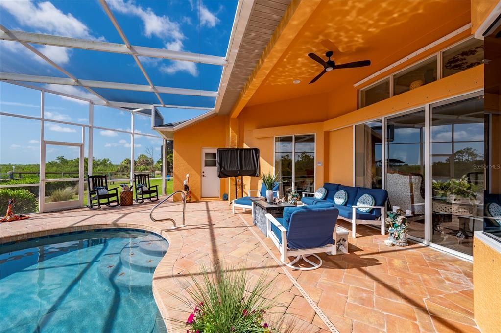 En Venta: $899,000 (3 camas, 3 baños, 2751 Pies cuadrados)
