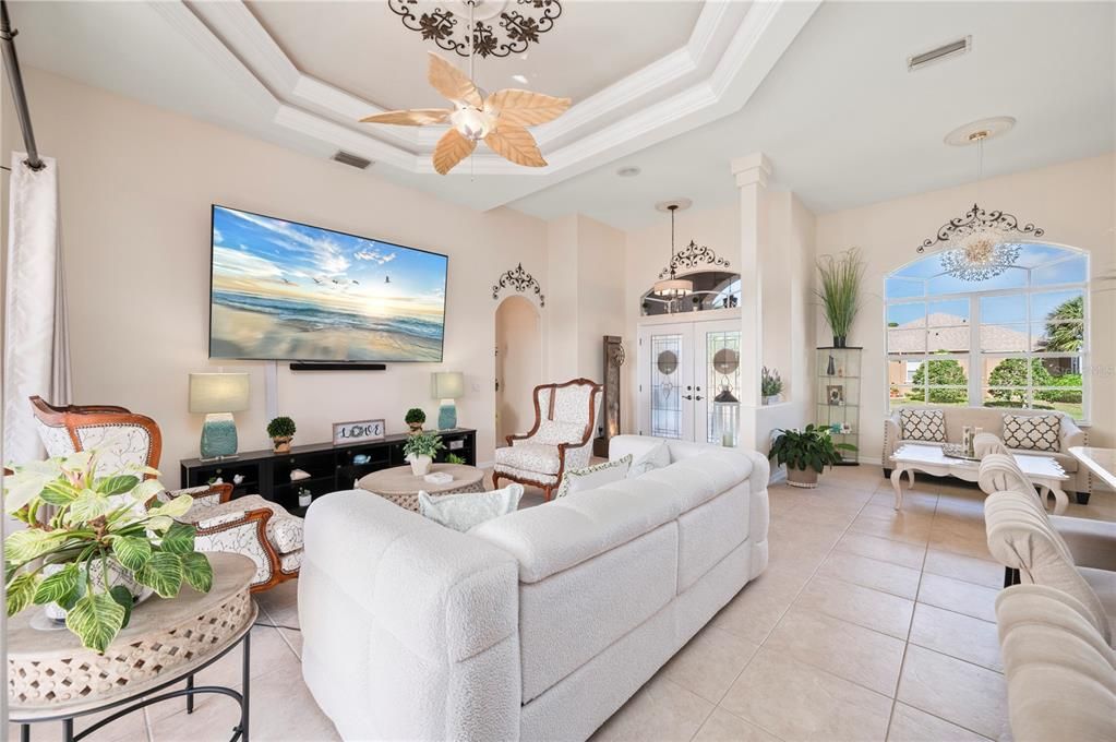 En Venta: $899,000 (3 camas, 3 baños, 2751 Pies cuadrados)
