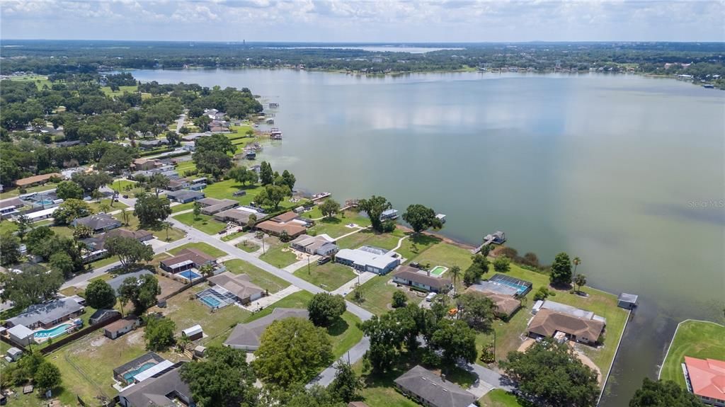 En Venta: $699,900 (4 camas, 2 baños, 2000 Pies cuadrados)