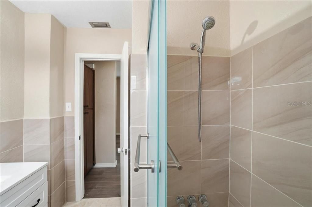 For Rent: $1,900 (3 beds, 1 baths, 1602 Square Feet)
