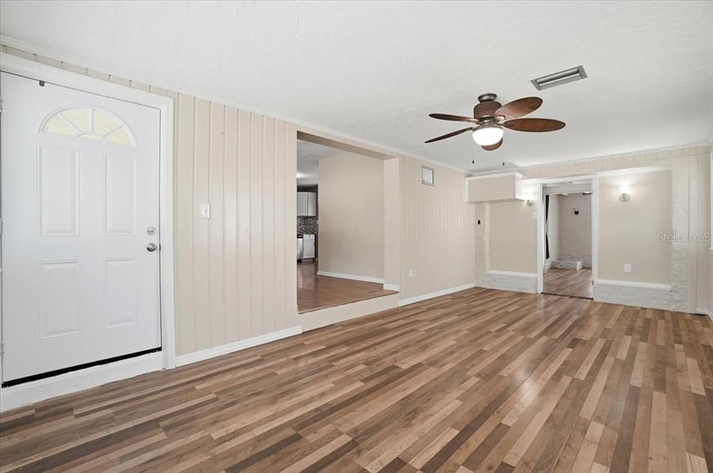 For Rent: $1,900 (3 beds, 1 baths, 1602 Square Feet)