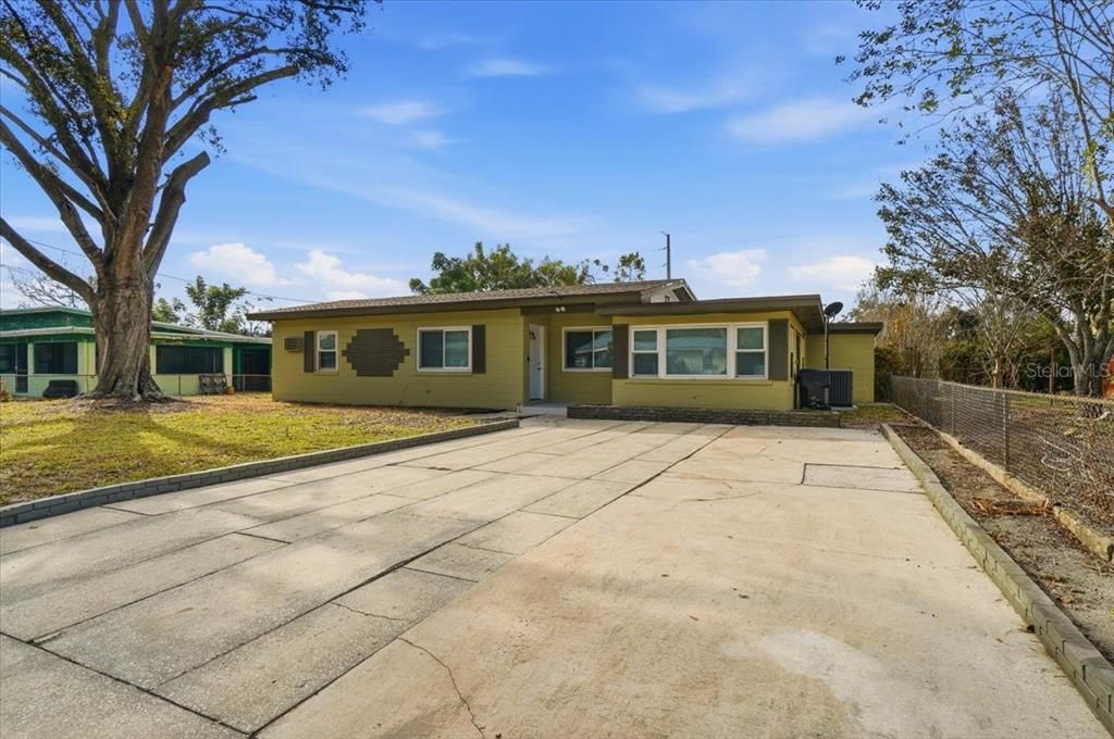 For Rent: $1,900 (3 beds, 1 baths, 1602 Square Feet)