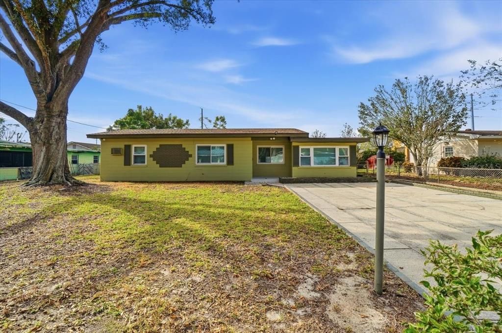 For Rent: $1,900 (3 beds, 1 baths, 1602 Square Feet)