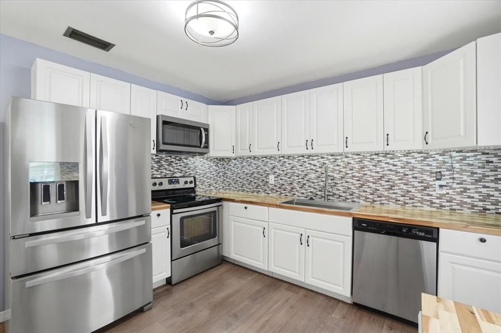 For Rent: $1,900 (3 beds, 1 baths, 1602 Square Feet)