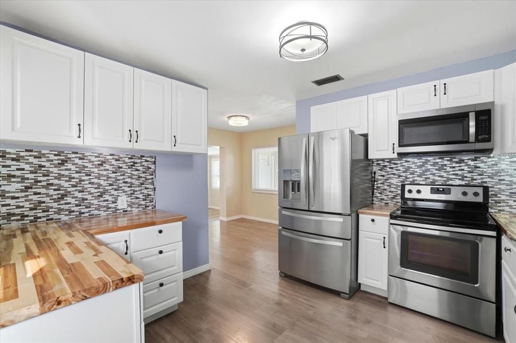 For Rent: $1,900 (3 beds, 1 baths, 1602 Square Feet)