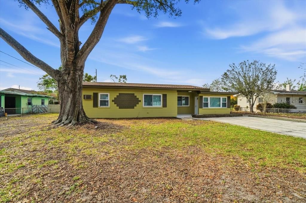 For Rent: $1,900 (3 beds, 1 baths, 1602 Square Feet)