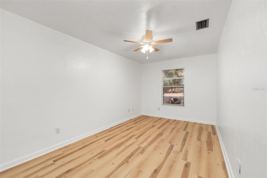 На продажу: $205,000 (2 спален, 1 ванн, 734 Квадратных фут)