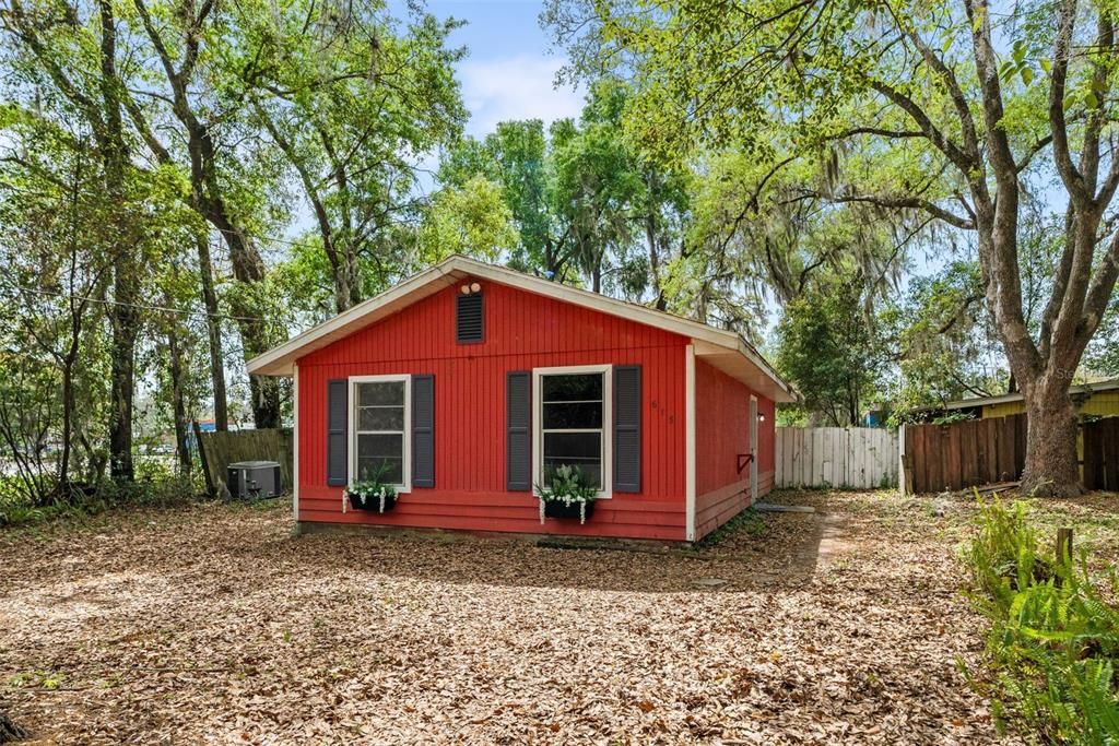 На продажу: $205,000 (2 спален, 1 ванн, 734 Квадратных фут)