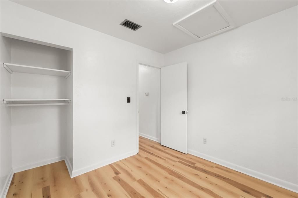 На продажу: $205,000 (2 спален, 1 ванн, 734 Квадратных фут)