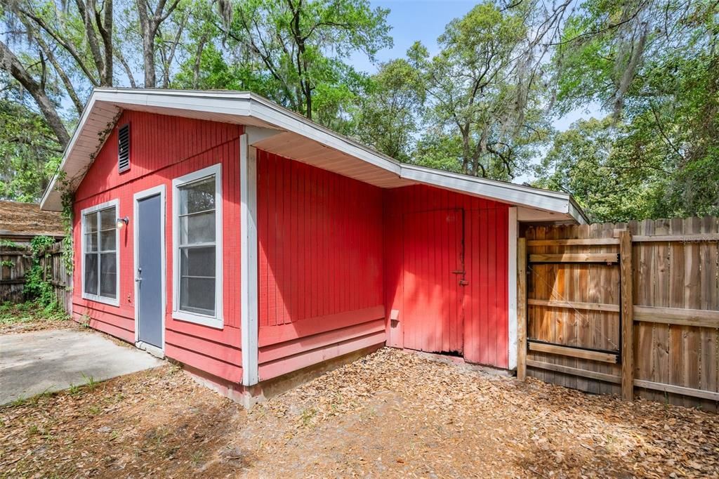 На продажу: $205,000 (2 спален, 1 ванн, 734 Квадратных фут)