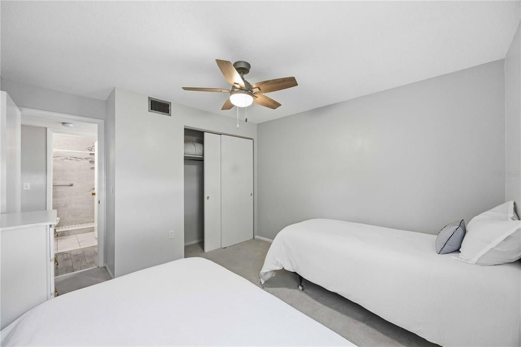 На продажу: $213,000 (2 спален, 2 ванн, 876 Квадратных фут)