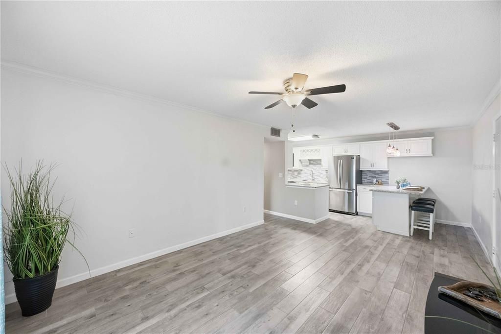 На продажу: $213,000 (2 спален, 2 ванн, 876 Квадратных фут)