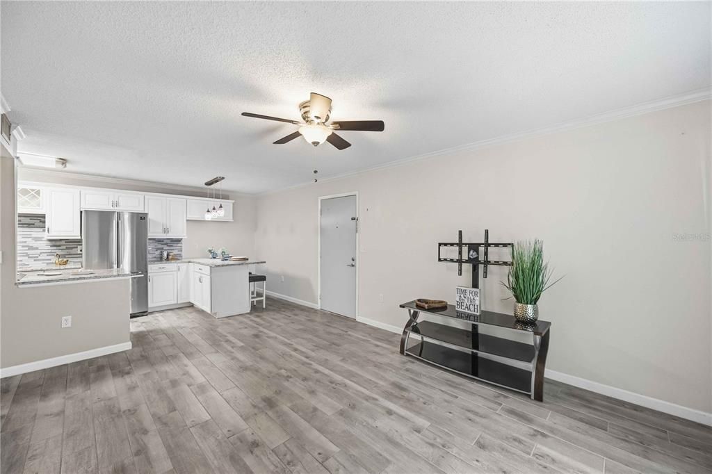 На продажу: $213,000 (2 спален, 2 ванн, 876 Квадратных фут)